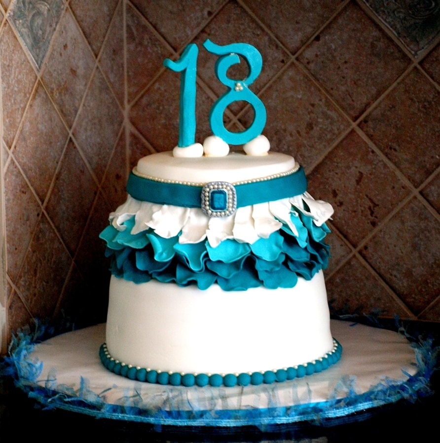 Bolo de aniversário para 18 anos: 42 ideias criativas