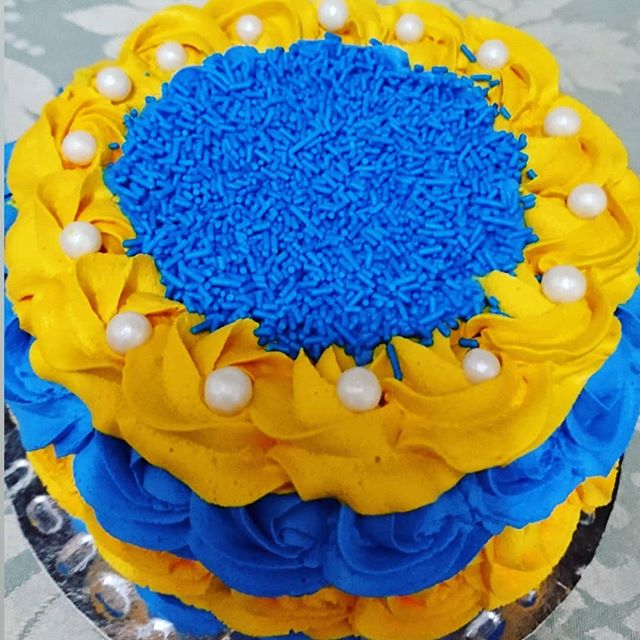 bolo amarelo azul 2