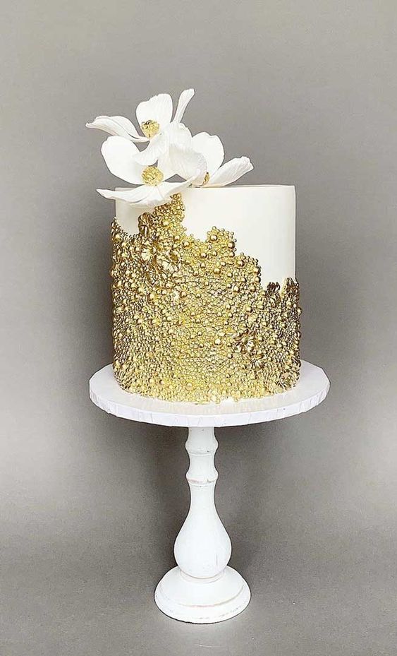 bolo dourado aniversario 1