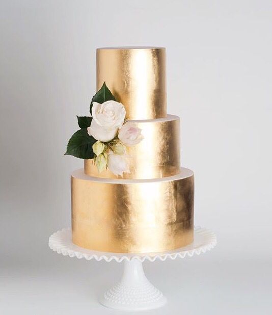 bolo dourado casamento