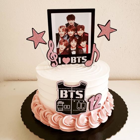 bolo festa BTS 3