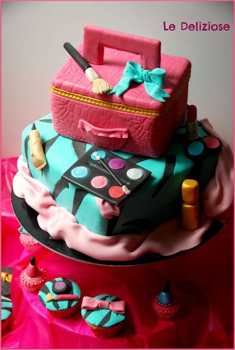 bolo de maquiagem rosa: #bolosdecorados #festalinda #aniversárioinfantil  #aniversario18 #aniversario