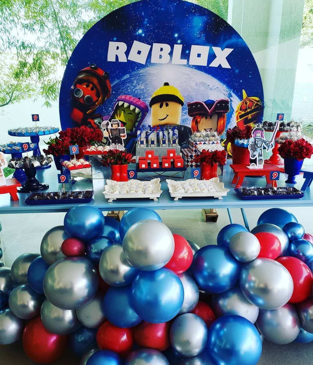 Bolo Roblox, decoração fácil e linda. 