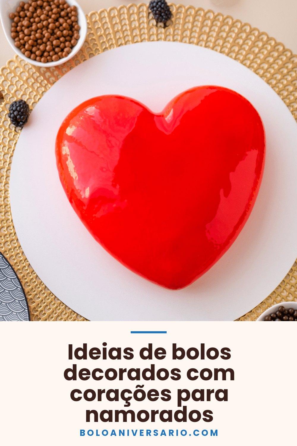 Ideias de bolos decorados com corações para namorados
