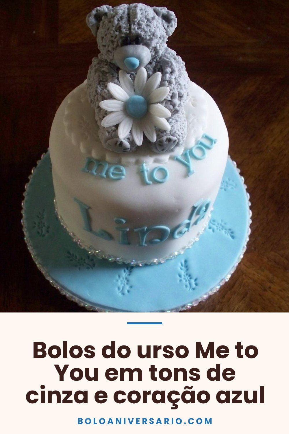 Bolos do urso Me to You em tons de cinza e coração azul