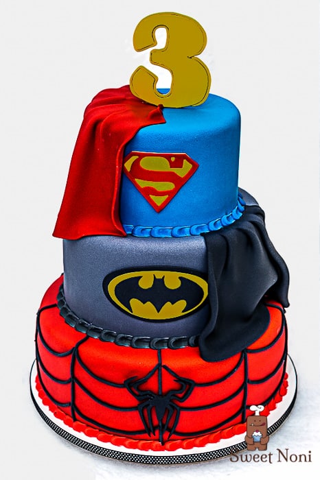 bolos decorados dos super herois