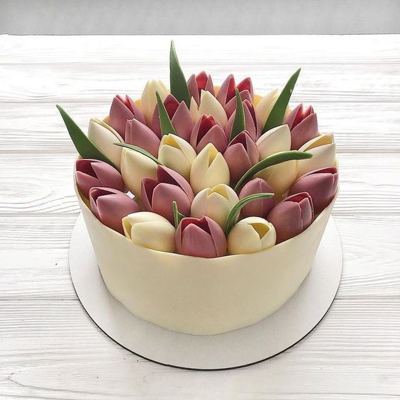 ideias de bolos decorados com tulipas 6
