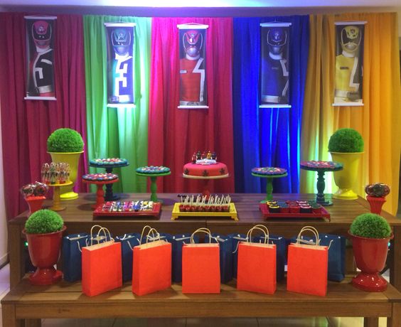 ideias decoração festa Power Rangers colorida